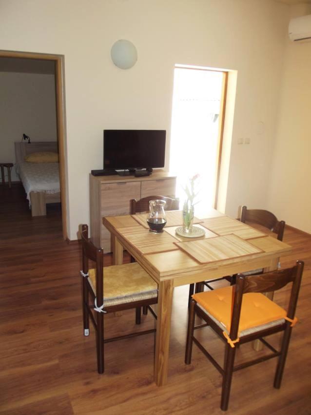 פירובאץ Apartmani Juliska מראה חיצוני תמונה